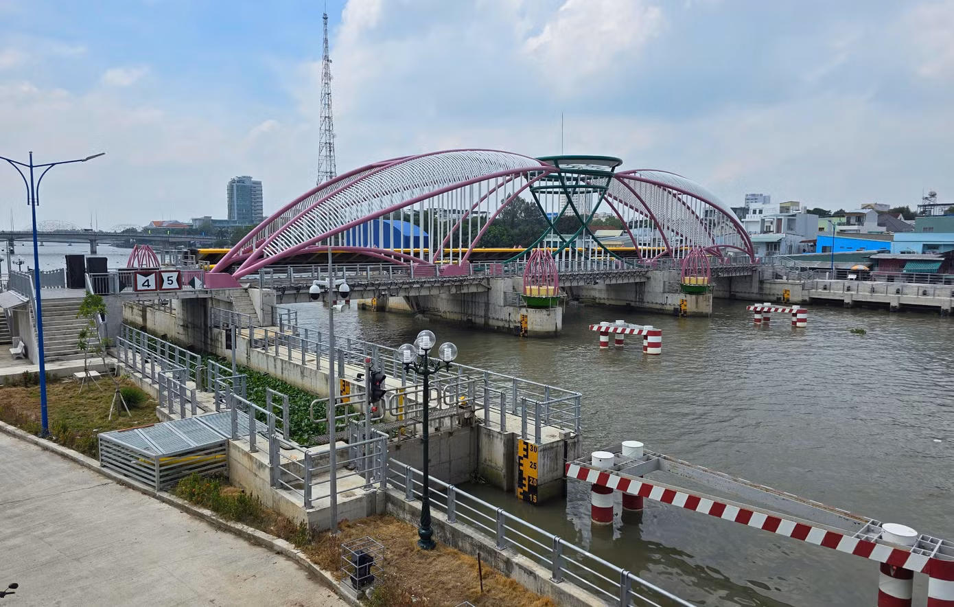 Âu thuyền Cái Khế, một trong các công trình của dự án 3, giúp giảm ngập trung tâm quận Ninh Kiều. Ảnh: CK.