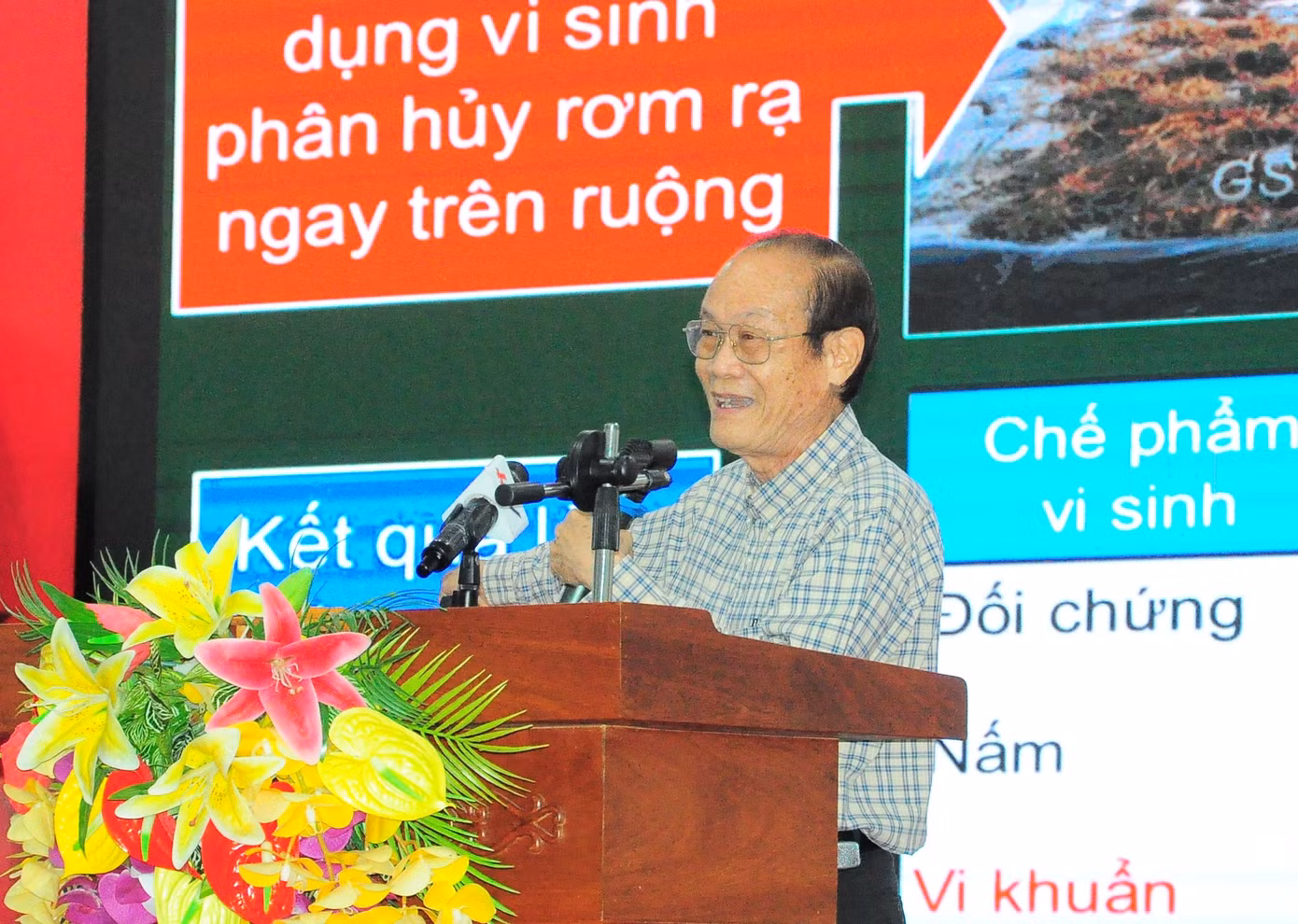 GS.TS Nguyễn Bảo Vệ chia sẻ tại hội thảo. Ảnh: CK.