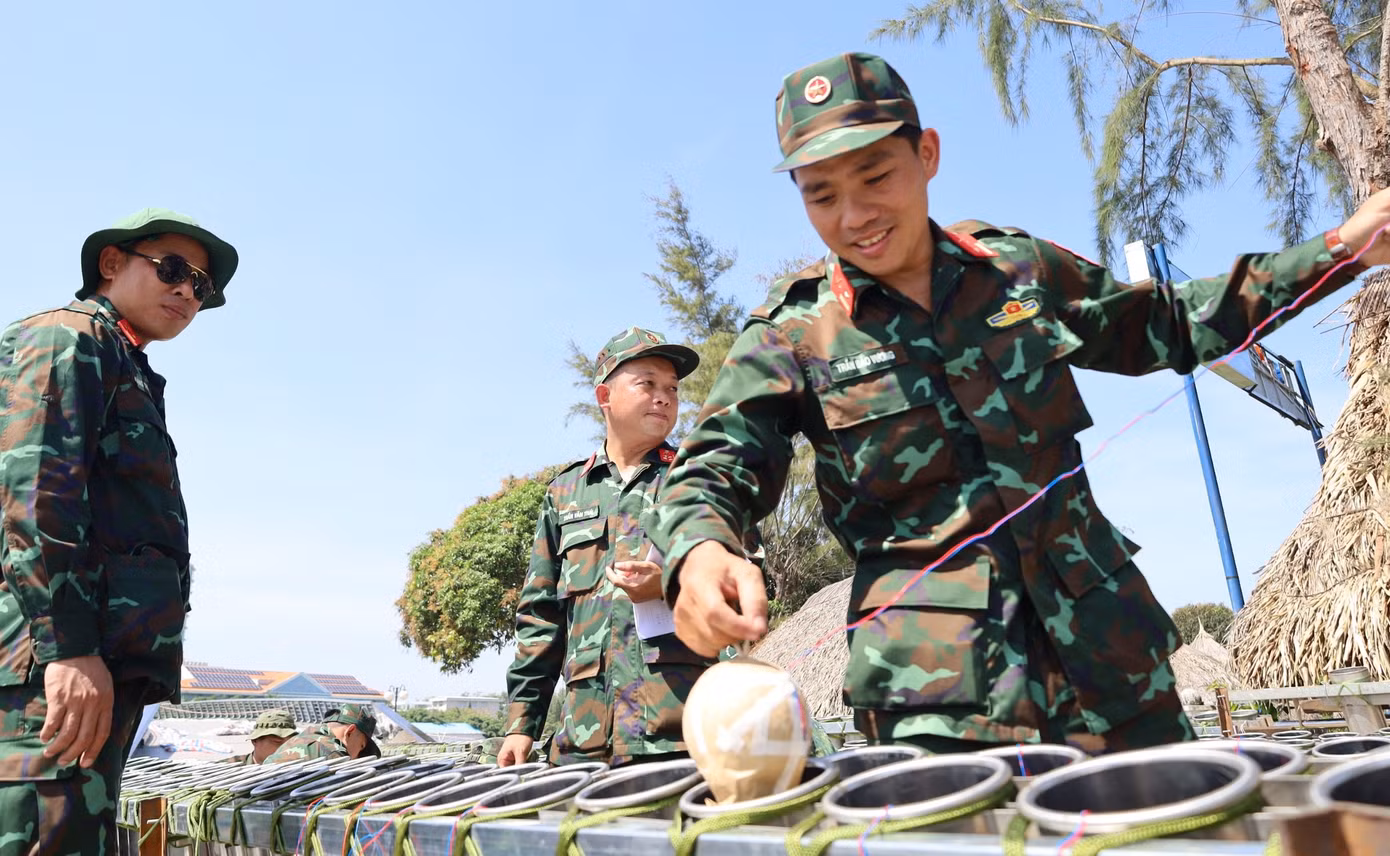 Trước đó, lực lượng thực hiện đã được tập huấn và dự thi tại Nhà máy Z21, Công ty TNHH MTV Hóa chất 21 (Tổng cục Công nghiệp Quốc phòng).