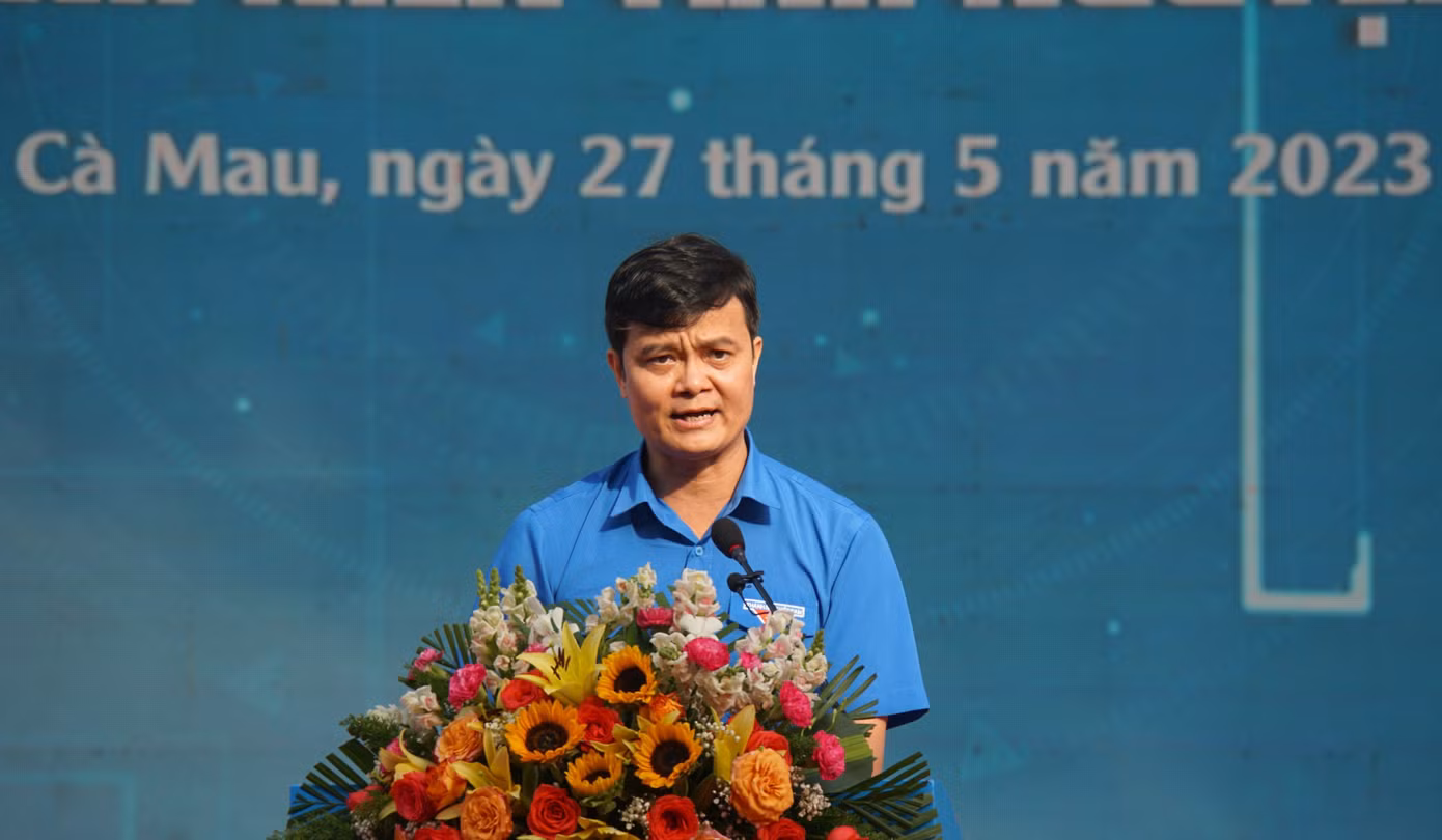 Bí thư thứ nhất T.Ư Đoàn Bùi Quang Huy phát biểu tại lễ ra quân.
