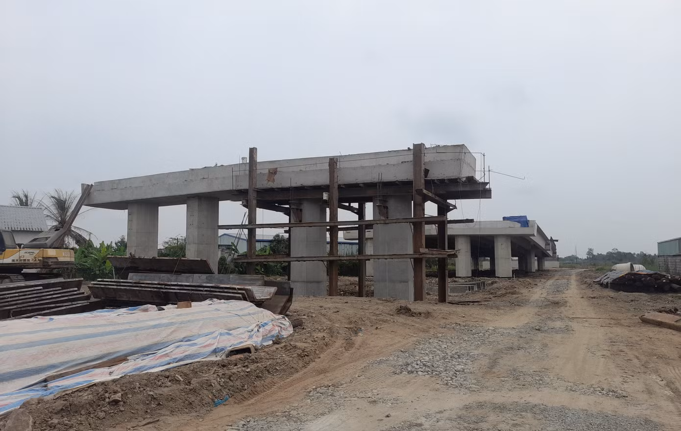 Cao tốc Châu Đốc - Cần Thơ - Sóc Trăng đoạn qua Hậu Giang (dự án thành phần 3) dài gần 37km, tổng mức đầu tư hơn 9.600 tỷ đồng.