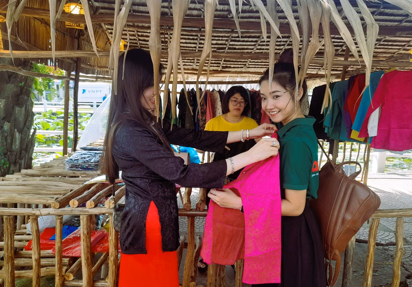 Festival Áo Bà Ba - Hậu Giang năm 2023 với chủ đề Phát huy nội lực, tận dụng thời cơ, khơi dậy khát vọng xây dựng tỉnh Hậu Giang phát triển nhanh và bền vững diễn từ ngày 29/9-1/10 tại thành phố Vị Thanh, tỉnh Hậu Giang.