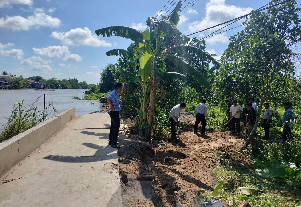 Mở lối đi mới để người dân lưu thông.