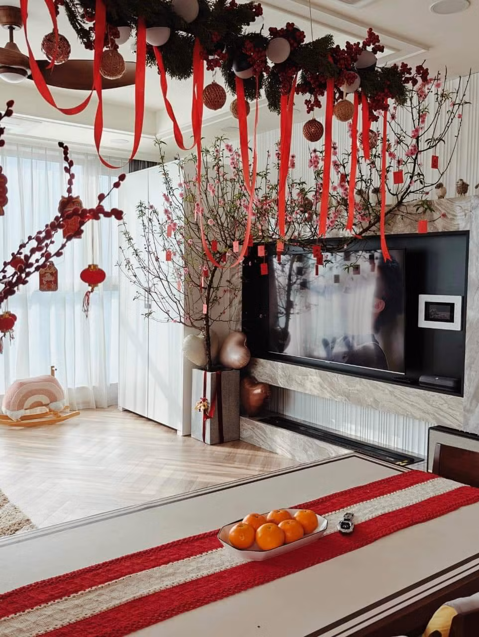 Đào huyền là một trong những lựa chọn phổ biến nhất vì dáng vẻ mềm mại và dễ bố trí.
