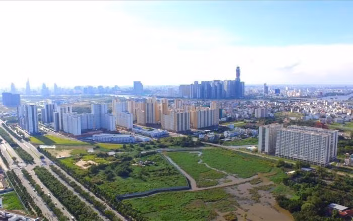 HoREA lo ngại việc cho phép tổ chức kinh tế thuê đất hàng năm được chuyển mục đích sử dụng đất làm dự án nhà ở thương mại trong trường hợp đất này là đất công sẽ dẫn đến thất thu ngân sách, thất thoát tài sản công.