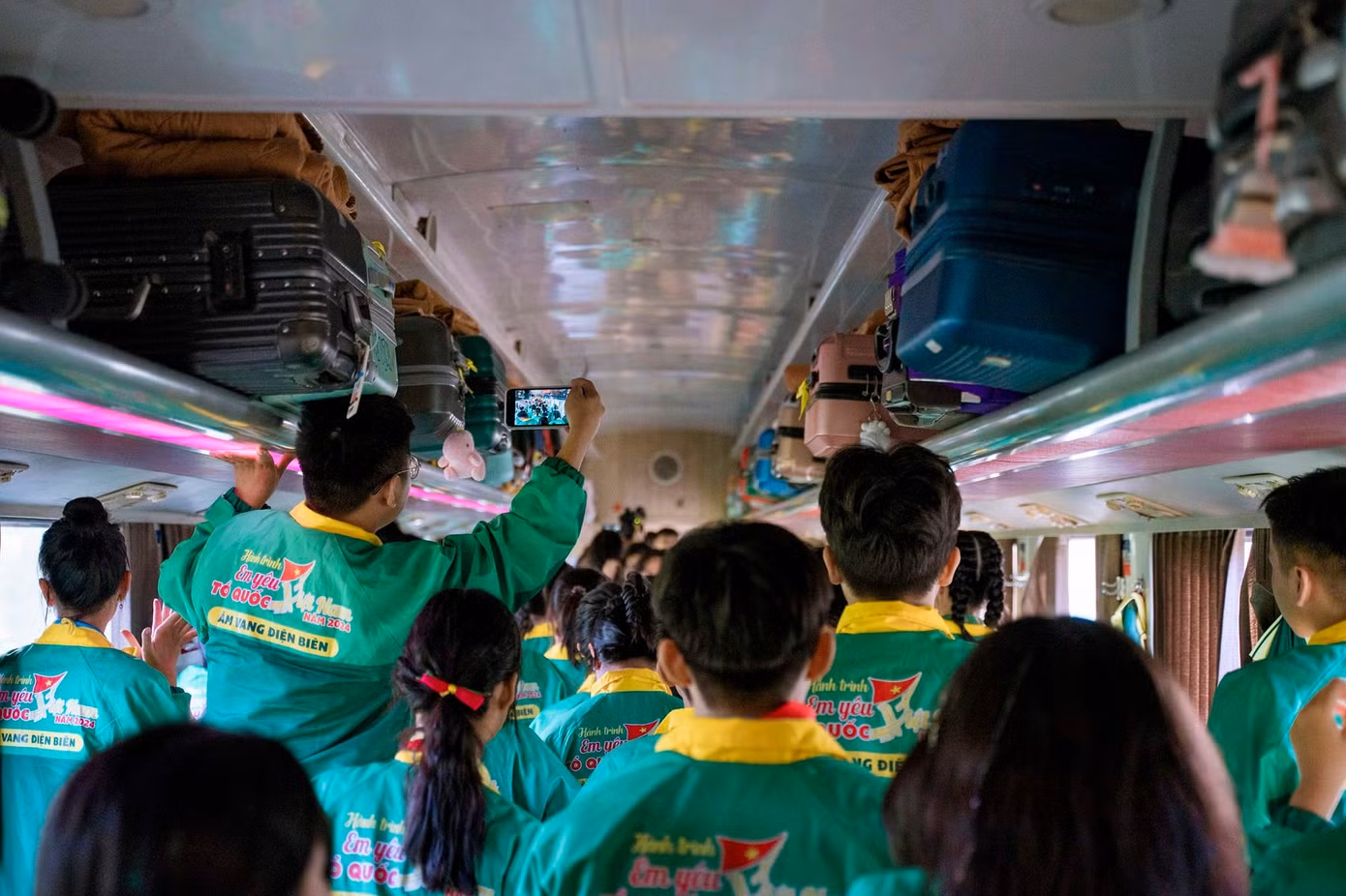 Không khí rộn ràng trên chuyến tàu đặc biệt mang số hiệu HTEYTQVN2024.