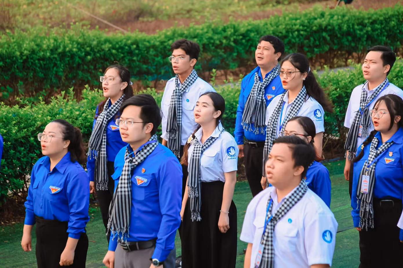 Lễ chào cờ "Tôi yêu Tổ quốc tôi" tại huyện đảo Phú Quý.