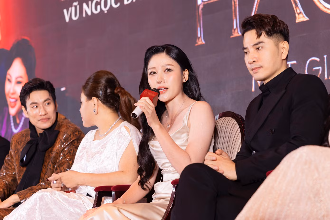 Vai diễn Tú Lạc, kép chính của Cô dâu hào môn, được xem là cơ hội để Uyên Ân thoát khỏi cái bóng “em gái của Trấn Thành”.