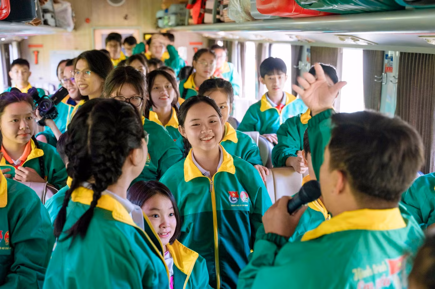 Không khí rộn ràng trên chuyến tàu đặc biệt mang số hiệu HTEYTQVN2024.