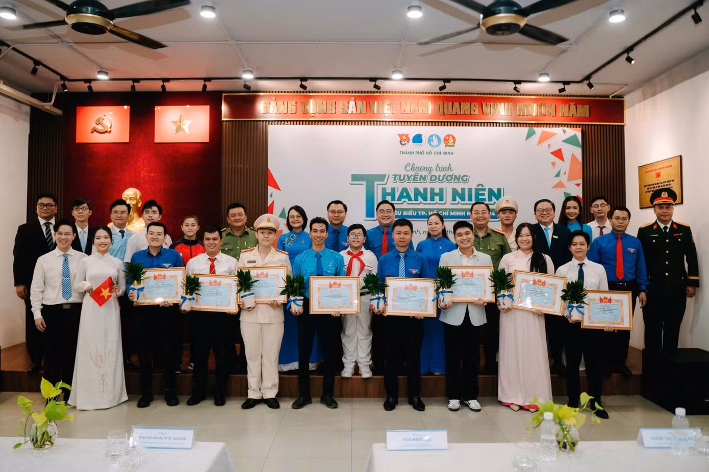 Thành đoàn TPHCM tổ chức lễ vinh danh “Công dân trẻ tiêu biểu TPHCM" năm 2024, tôn vinh 14 cá nhân xuất sắc đại diện cho hơn 2,9 triệu thanh niên và 1,4 triệu thiếu nhi toàn thành phố.