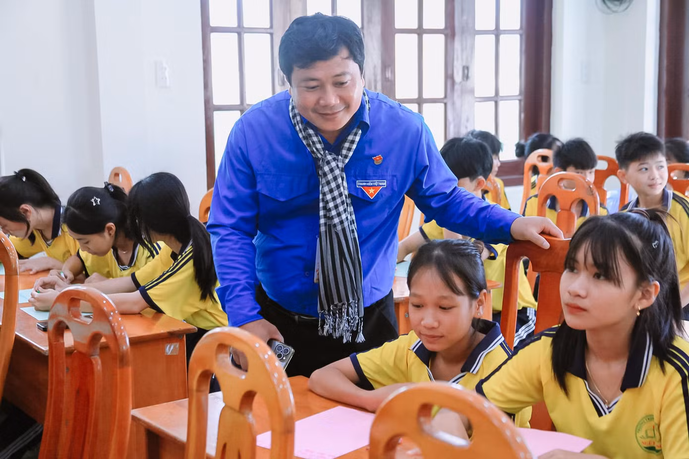 Buổi tập huấn chuyên đề “Nâng cao nhận thức về sức khỏe tâm thần” có sự tham gia của hơn 100 học sinh, tổng phụ trách đội và các cán bộ Đoàn xã Ngũ Phụng.