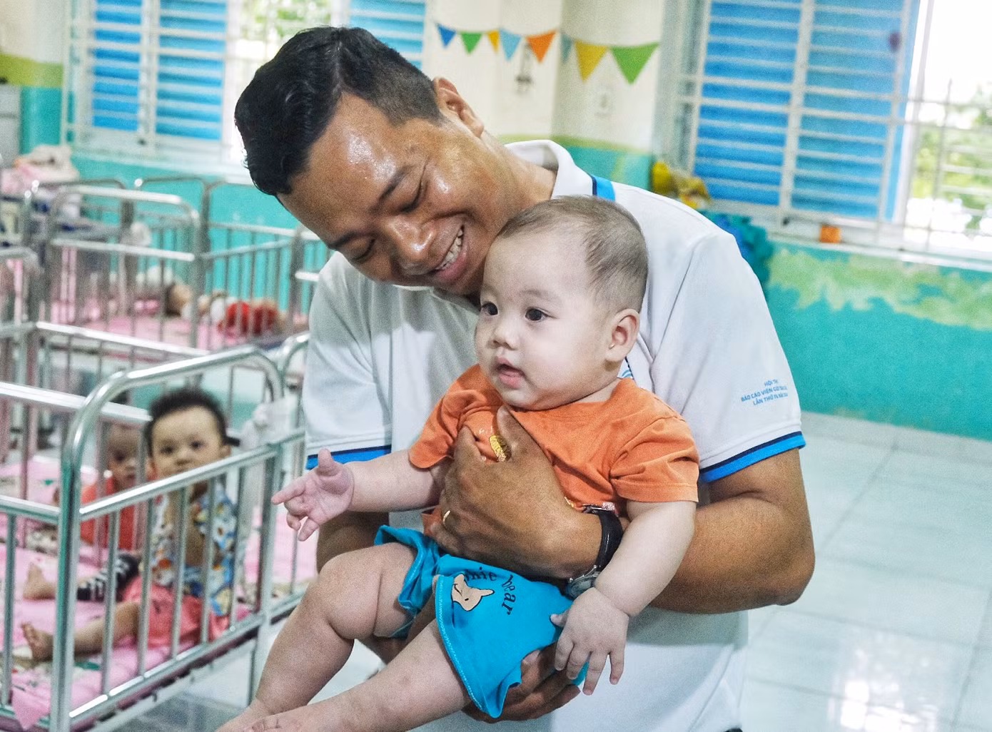 Các anh, chị báo cáo viên đã dành thời gian để tương tác, trò chuyện và chia sẻ những câu chuyện của mình với các em.