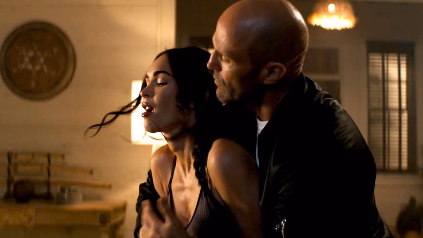 Tương tác giữa Jason Statham và Megan Fox gây tò mò cho khán giả.