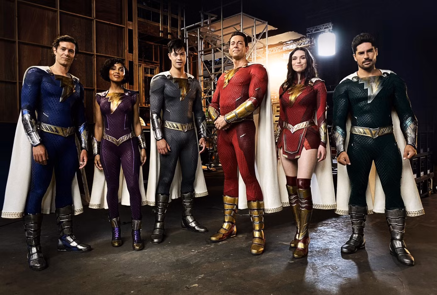 Gia đình Shazam! Với người tiên phong Zachary Levi. Ảnh: DC.
