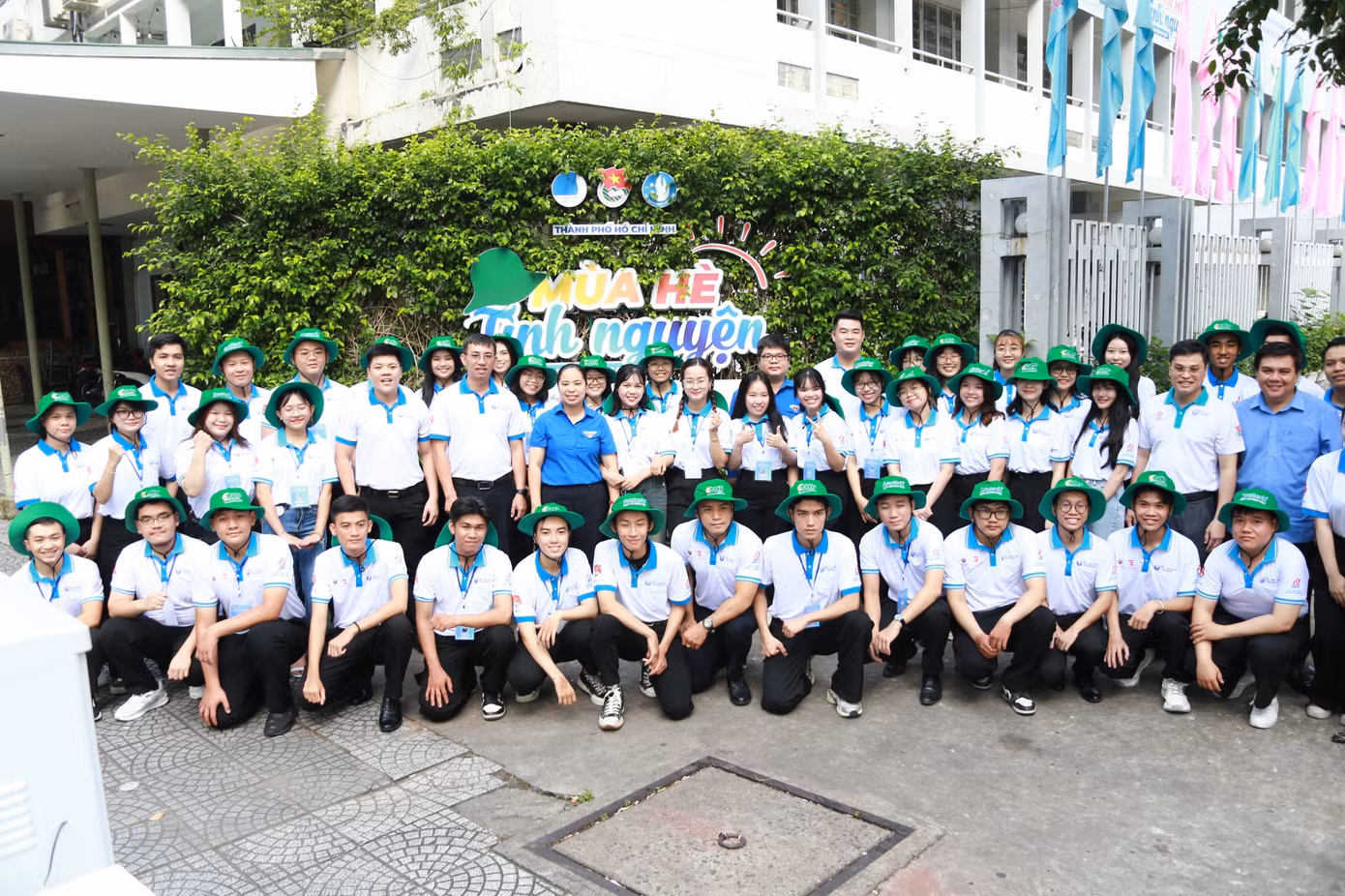 Lễ ra quân có sự tham gia của 170 chiến sĩ tình nguyện.