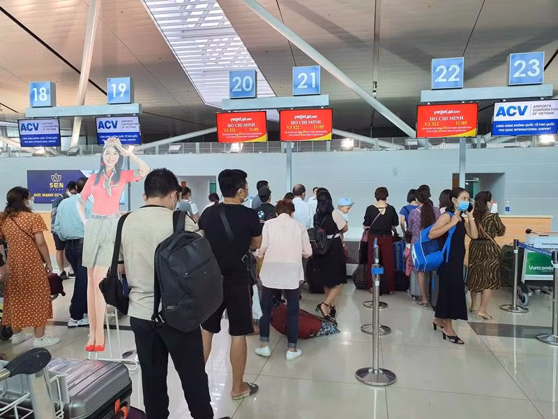 Giá vé máy bay hiện tăng 40% so với giai đoạn thấp điểm trước đó.