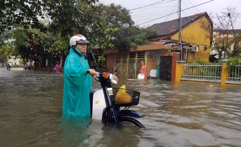 Hội An chìm trong lũ ảnh 4