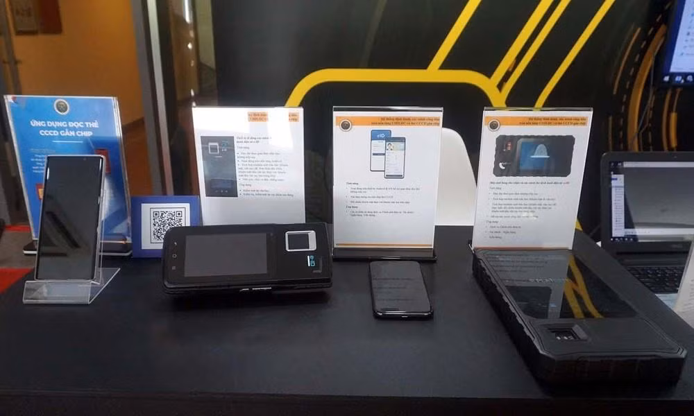 Các thiết bị tra cứu, đọc dữ liệu trên CCCD gắn chip.