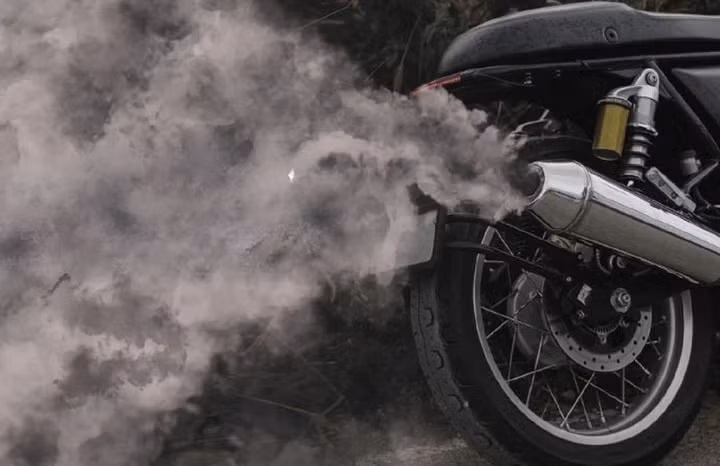 Một số xe máy mới sản xuất hoặc nhập khẩu có thể phải thực hiện các phép thử về kiểm tra phát thải trung bình ở đuôi ống xả sau khi khởi động ở trạng thái nguội. Ảnh: BXD.