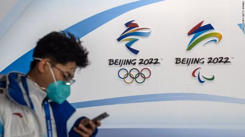 FBI kêu gọi các vận động viên tham dự Olympic Bắc Kinh sử dụng điện thoại 'cục gạch'. Ảnh: Getty Images.