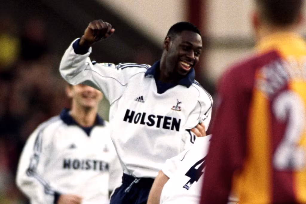 3. Ledley King (Tottenham, trận gặp Bradford City ngày 9/12/2000, 9,82 giây).