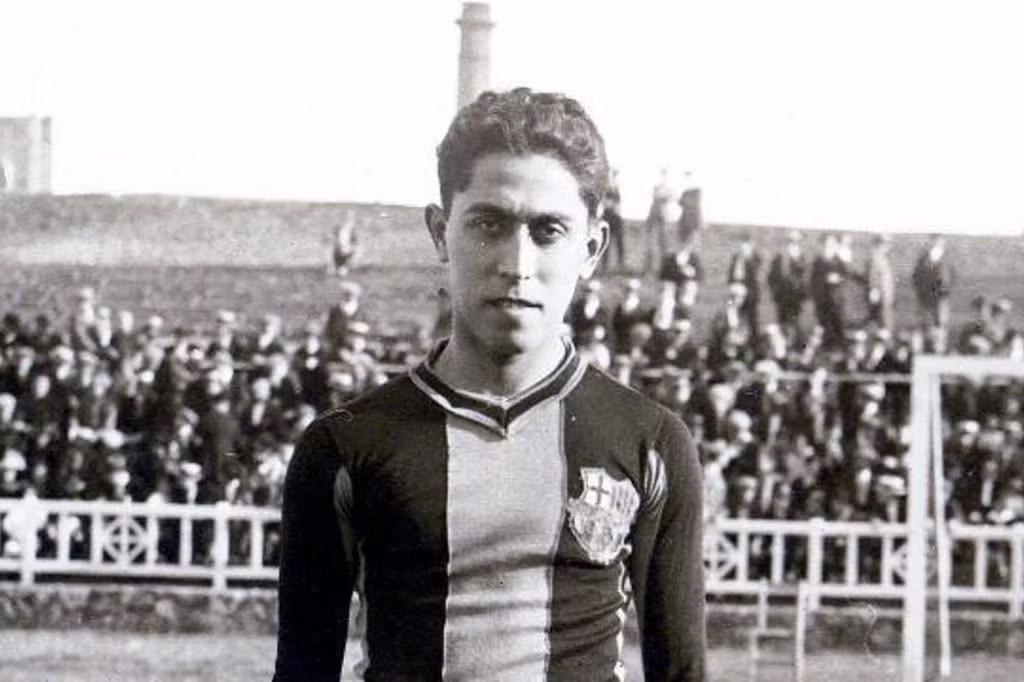 7. Paulino Alcantara (143 bàn sau 395 trận, thời gian gắn bó: 1912-1916, 1918-1927).