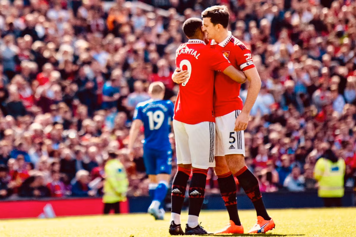 Martial (trái) và Maguire có thể bị MU bán trong Hè 2023.