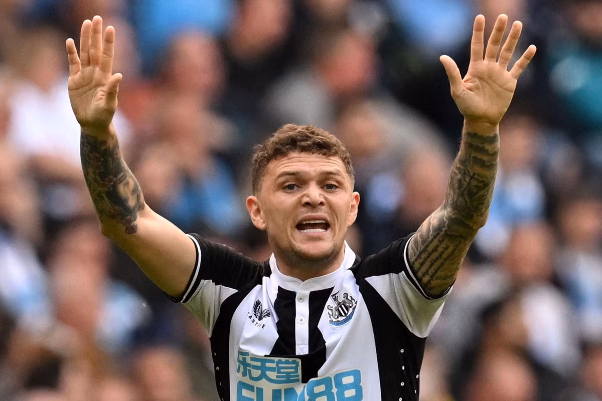 Hậu vệ phải: Kieran Trippier (Newcastle).