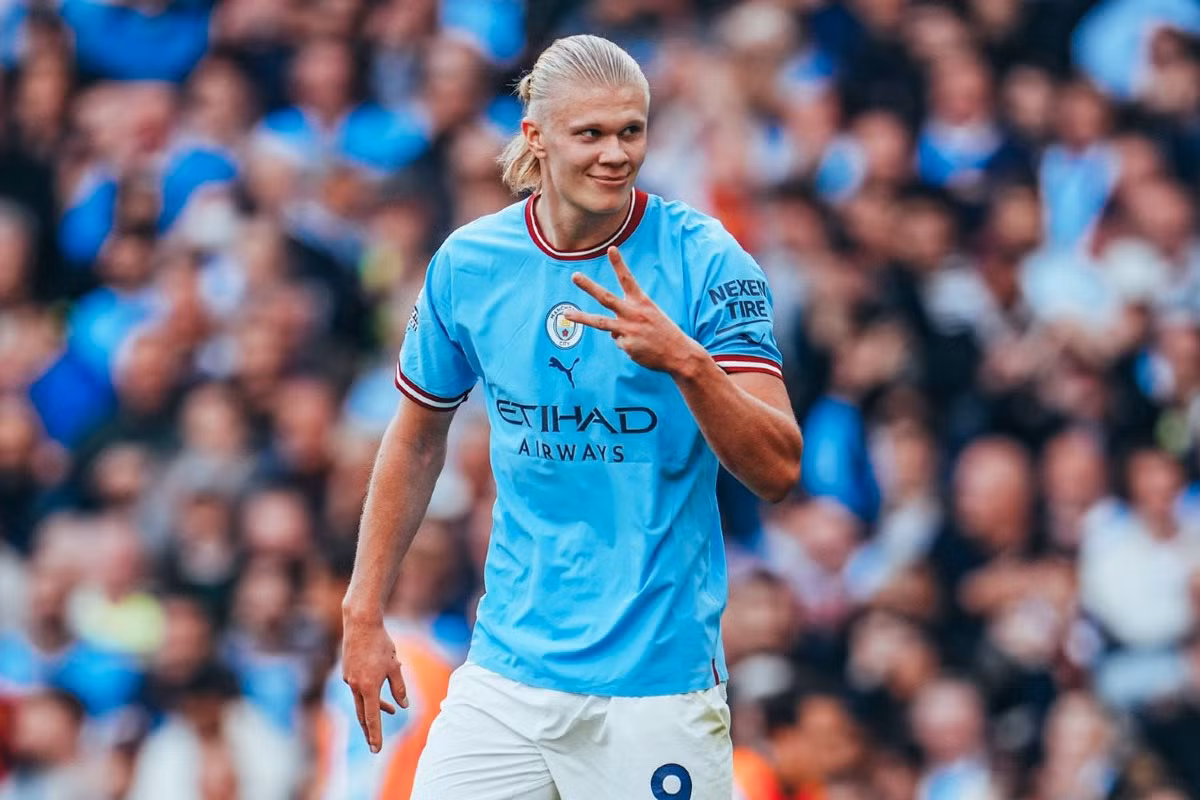 Tiền đạo cắm: Erling Haaland (Man City, định giá chuyển nhượng: 170 triệu euro).