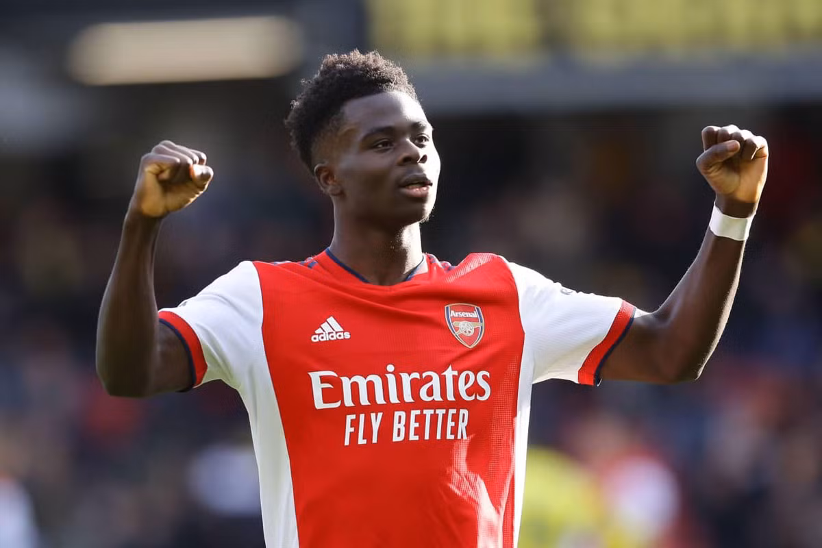 Tiền vệ phải: Bukayo Saka (Arsenal, định giá chuyển nhượng: 100 triệu euro).