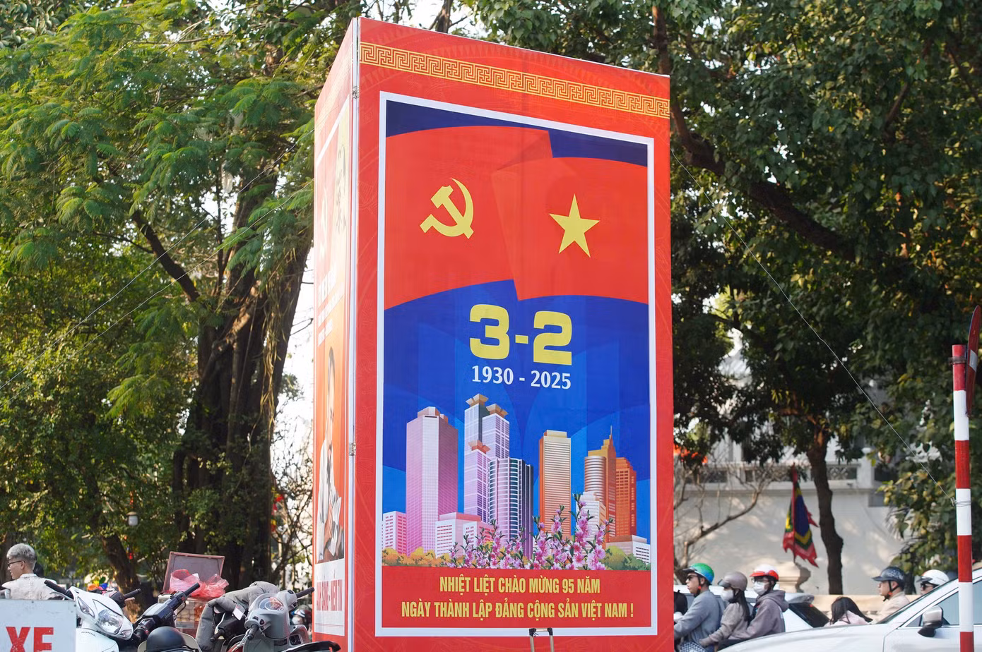 Hoạt động trang trí, tuyên truyền cổ động trực quan được thực hiện nhằm khích lệ, cổ vũ các thế hệ người Việt Nam tích cực học tập, phấn đấu, cống hiến sức lực, trí tuệ, góp phần xây dựng, phát triển Thủ đô và đất nước phồn vinh, hạnh phúc.