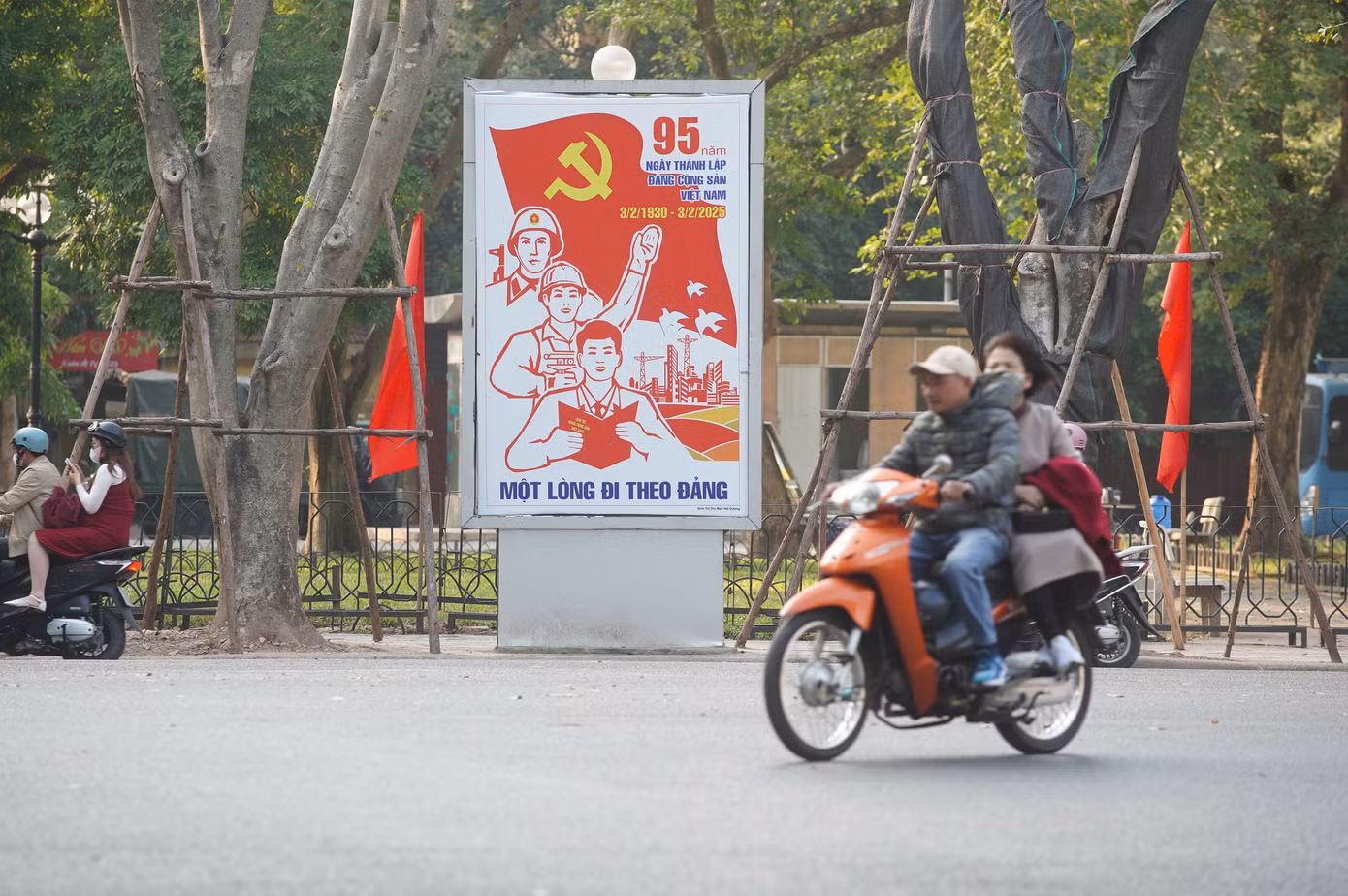 Hoạt động trang trí, tuyên truyền cổ động trực quan được thực hiện nhằm khích lệ, cổ vũ các thế hệ người Việt Nam tích cực học tập, phấn đấu, cống hiến sức lực, trí tuệ, góp phần xây dựng, phát triển Thủ đô và đất nước phồn vinh, hạnh phúc.