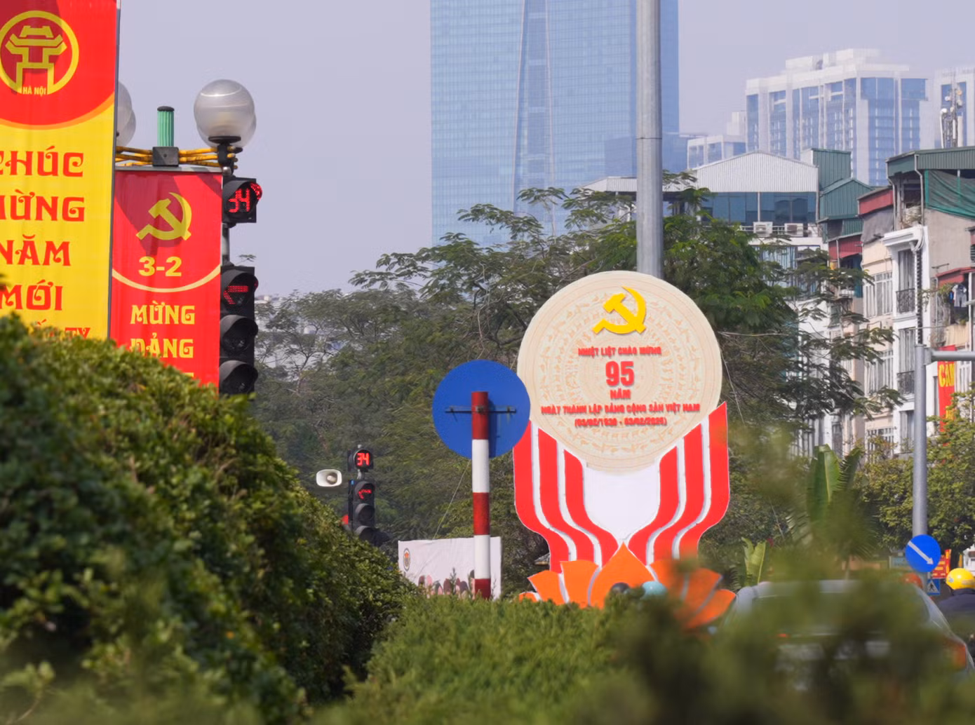 Hoạt động trang trí, tuyên truyền cổ động trực quan được thực hiện nhằm khích lệ, cổ vũ các thế hệ người Việt Nam tích cực học tập, phấn đấu, cống hiến sức lực, trí tuệ, góp phần xây dựng, phát triển Thủ đô và đất nước phồn vinh, hạnh phúc.