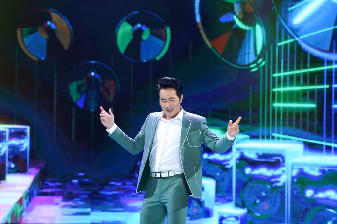 Nguyễn Phi Hùng tham gia đóng phim. Một số phim anh đóng như: "Sống chậm", "Hải âu", "Chiếc giường chia đôi", "Chiếc vòng ngọc huyết"...
