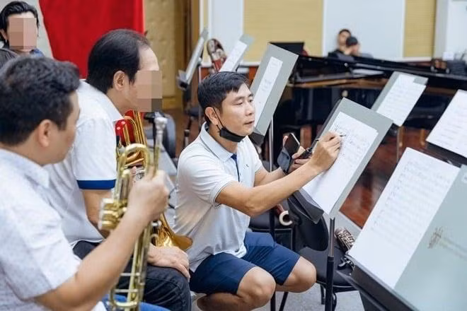 Nhạc sĩ Hồ Hoài Anh lần đầu lộ diện sau ồn ào ở Tây Ban Nha.