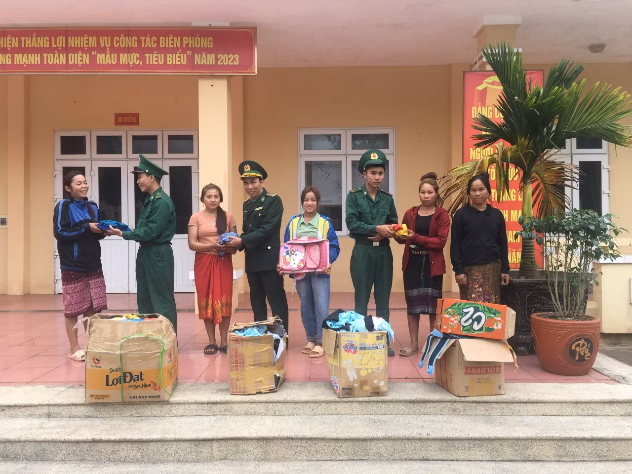 Các cơ sở Đoàn trong BĐBP tỉnh đã tích cực, chủ động tham mưu 28/28 xã phường biên giới tổ chức “Ngày hội Biên phòng toàn dân” năm 2023 với nhiều hoạt động sôi nổi, ý nghĩa.