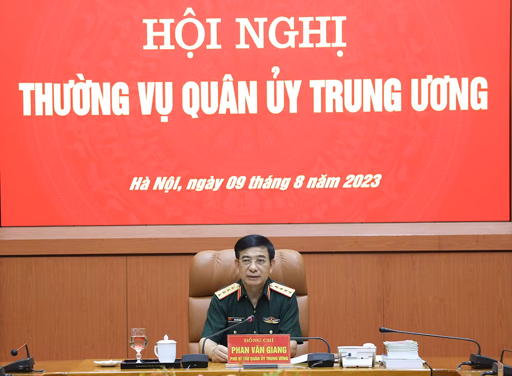 Đại tướng Phan Văn Giang - Ủy viên Bộ Chính trị, Phó Bí thư Quân ủy Trung ương, Bộ trưởng Bộ Quốc phòng chủ trì hội nghị, sáng 9/8.