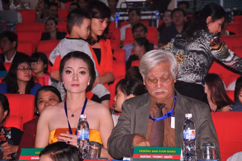 Hoa hậu quý bà Hoàng Yến và Trưởng Ban Giám khảo Dương Trung Quốc