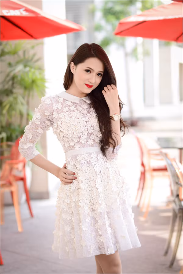 Hương Giang Idol nữ tính với váy ren trắng muốt ảnh 9