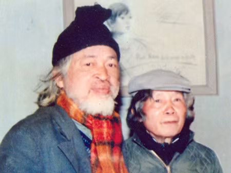 Nhà thơ Hoàng Trung Thông và họa sĩ Nguyễn Tư Nghiêm, 1988. Ảnh tư liệu