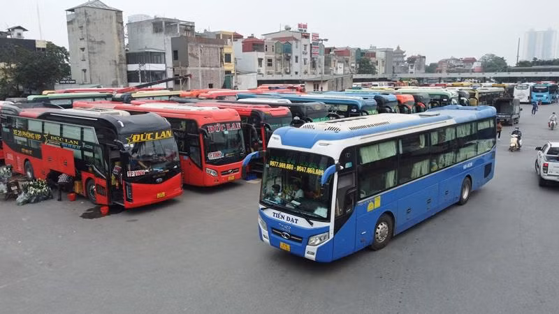 Có gần 100 xe khách 2 tháng nay không vào bến Nước Ngầm hoạt động nên Thanh tra Sở GTVT Hà Nội đề nghị cắt nốt.