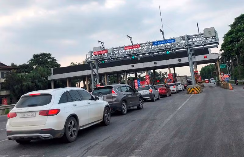 Trạm thu phí Bắc Thăng Long - Nội Bài, Hà Nội đang thu phí hoàn vốn cho dự án đường tránh TP Vĩnh Yên, Vĩnh Phúc. Ảnh: Anh Trọng
