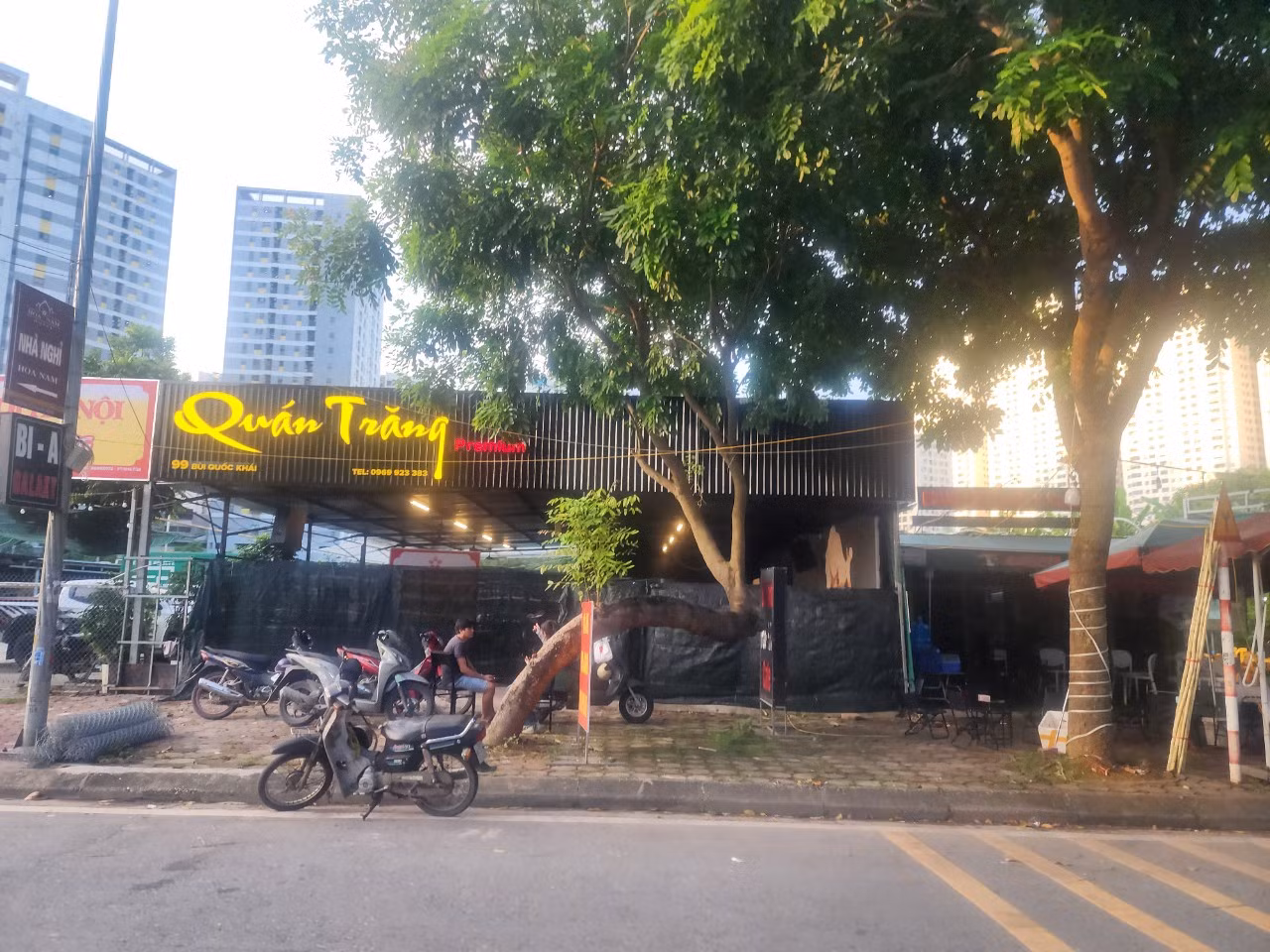 Quán nhậu tại ô đất chậm triển khai khu đô thị Tây Nam hồ Linh Đàm