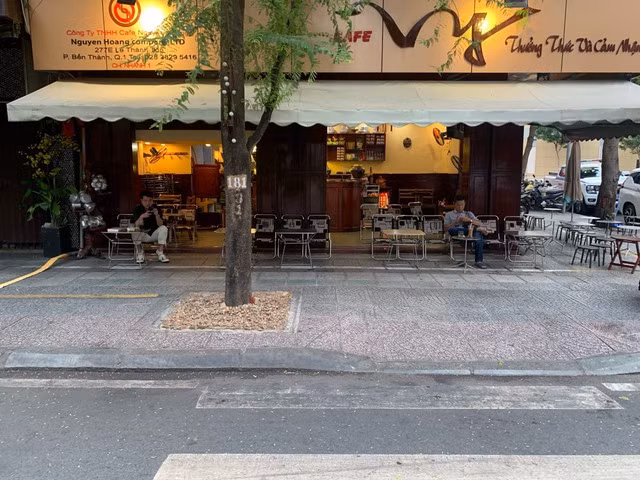 Vỉa hè đường Lê Thánh Tôn quận 1 nằm trong danh mục thu phí sử dụng