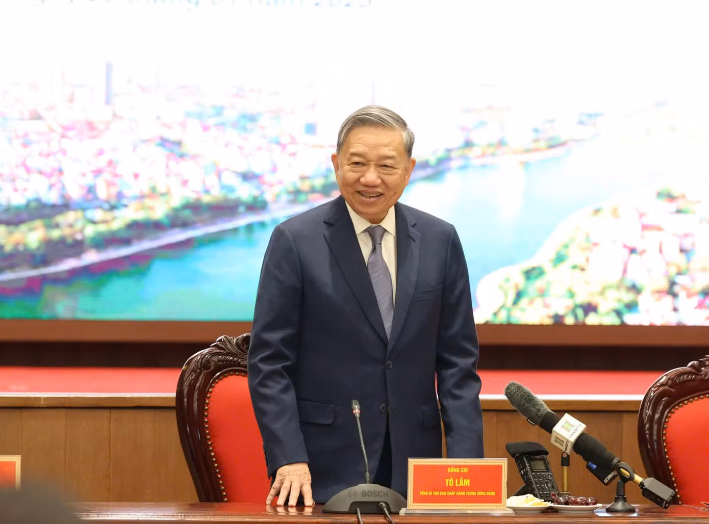 Tổng Bí thư Tô Lâm thăm, chúc Tết Đảng bộ, chính quyền và Nhân dân Thủ đô Hà Nội. Ảnh: Viết Thành.
