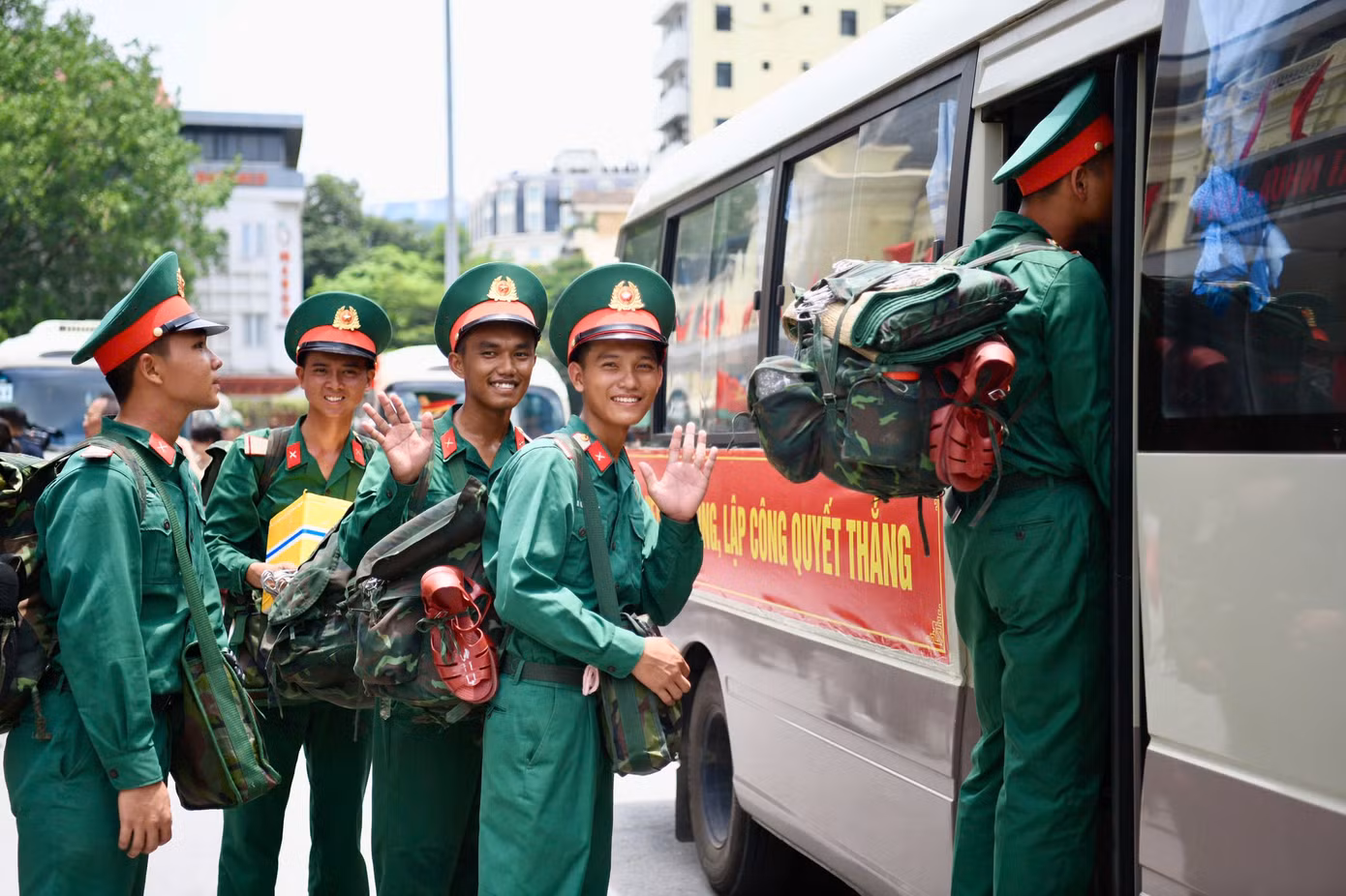 Sau khi tới ga Hà Nội, các lực lượng di chuyển về các địa điểm tập kết đã quy định để được bố trí đảm bảo ăn nghỉ, sinh hoạt, sẵn sàng chuẩn bị luyện tập, thực hiện nhiệm vụ diễu binh, diễu hành.