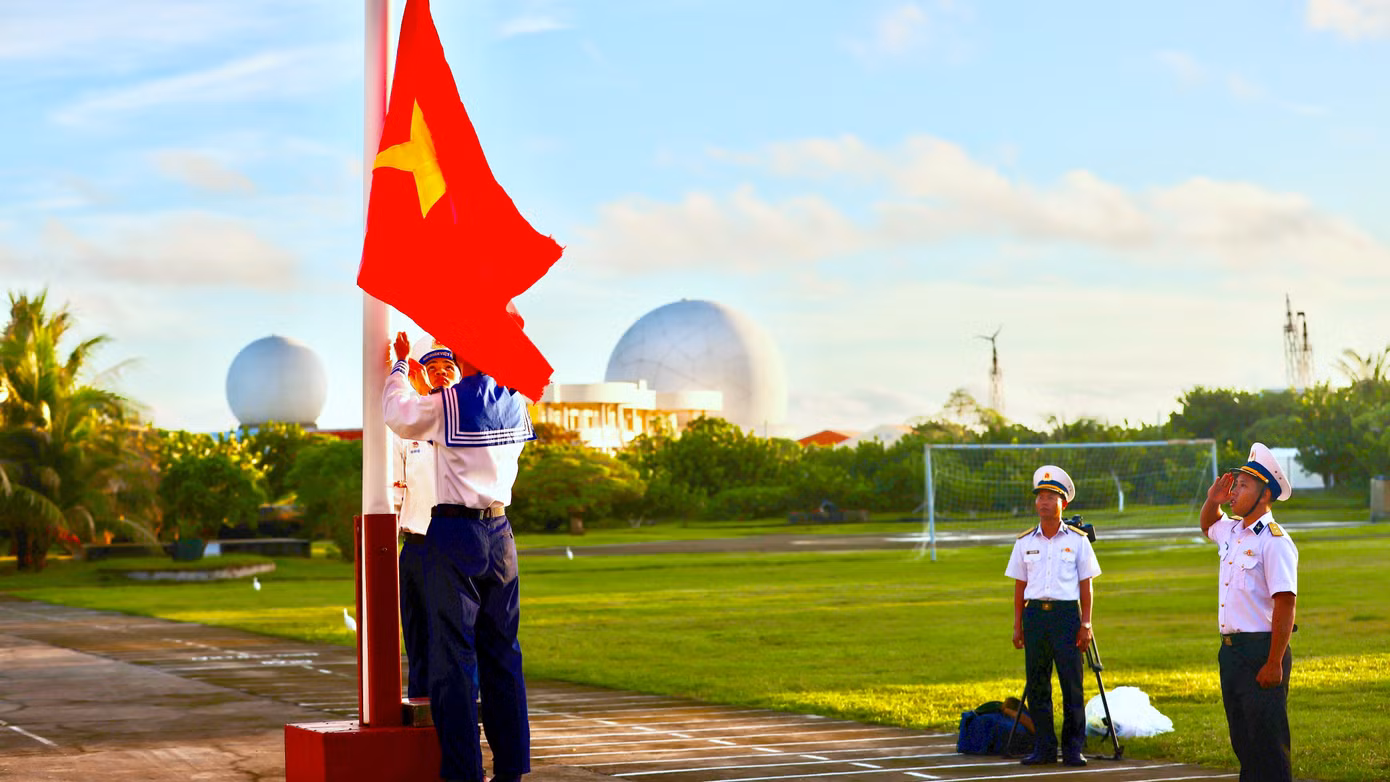 Lễ treo cờ đầu năm trên đảo Song Tử Tây. Lễ treo cờ đầu năm trên đảo Song Tử Tây.