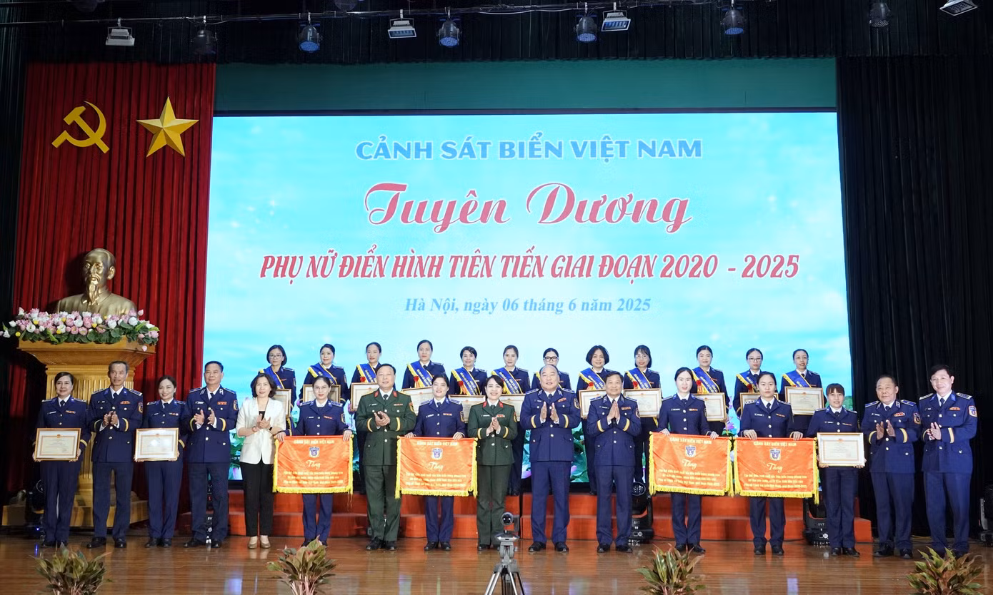 Trong giai đoạn 2020-2025, phụ nữ Cảnh sát biển có 7 tập thể và 12 cá nhân được tuyên dương điển hình tiên tiến cấp Bộ Tư lệnh, 1 tập thể và 3 cá nhân được đề nghị khen thưởng điển hình tiên tiến cấp toàn quân.
