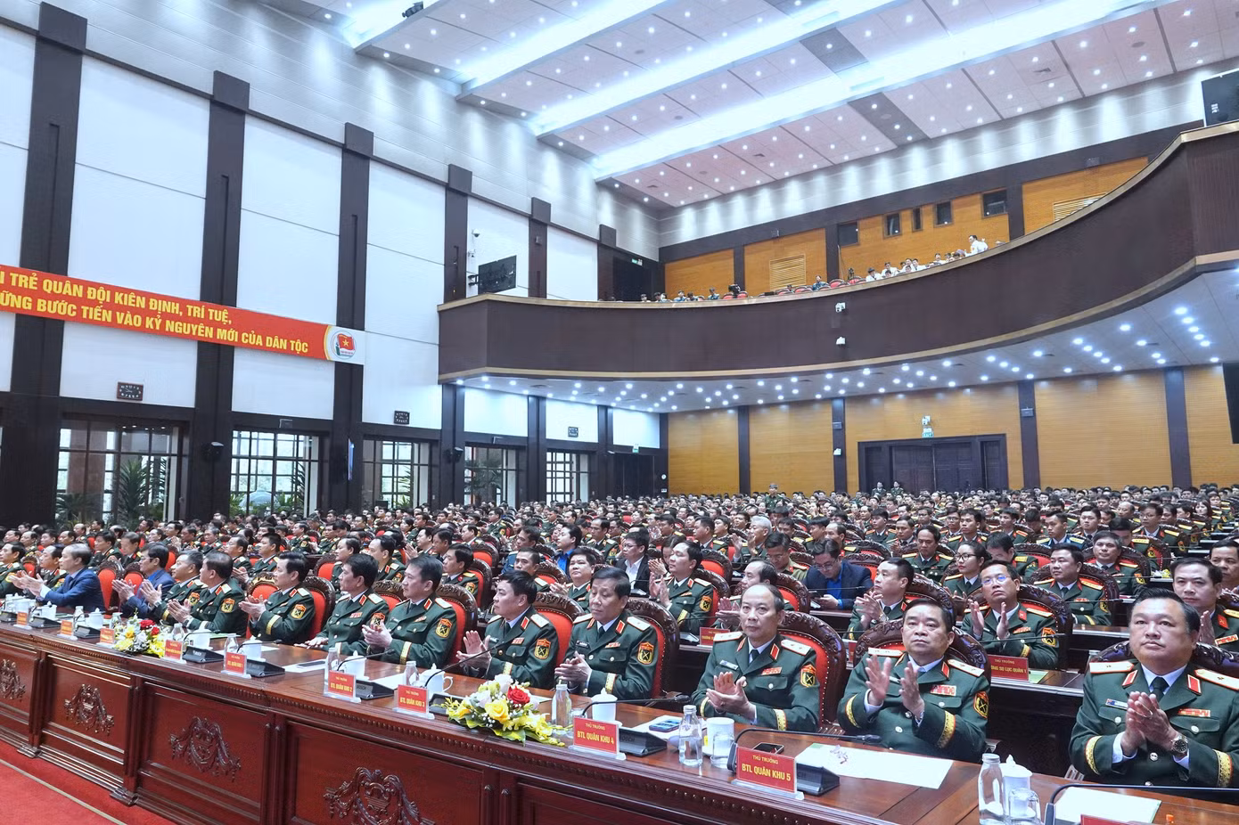 Các đại biểu tham dự chương trình tuyên dương tại hội trường Bộ Quốc phòng, sáng 26/3.