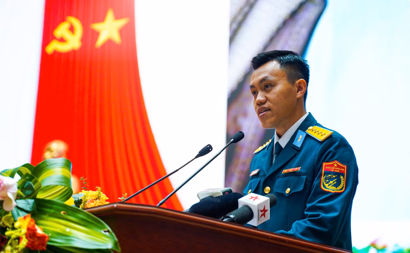 Lãnh đạo Tổng cục Chính trị QĐND Việt Nam và các Gương mặt trẻ tiêu biểu phát biểu tại chương trình tuyên dương.